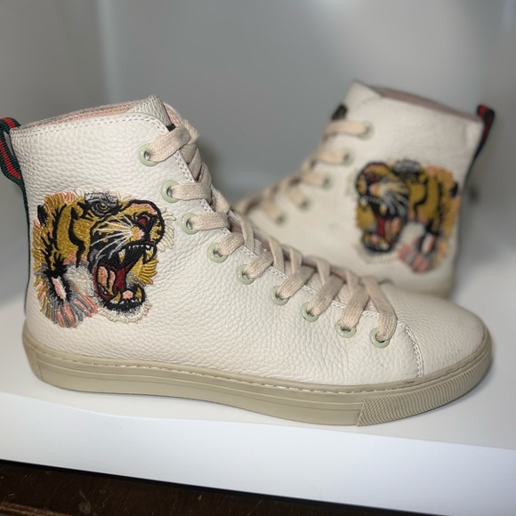 Gucci leather tiger sneakers - Picture 3 of 6